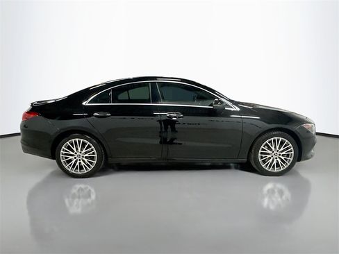 Used 2022 Mercedes-Benz CLA 250 4MATIC image 8