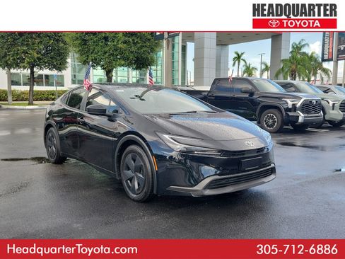 Used 2025 Toyota Prius LE FWD image 1