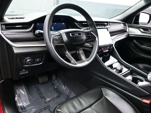 Used 2024 Jeep Grand Cherokee Limited w/ Luxury Tech Group II image 13