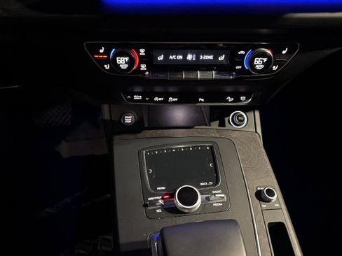 Used 2018 Audi Q5 Prestige w/ Prestige Package image 19