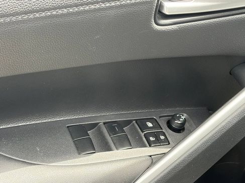 Used 2023 Toyota Corolla Cross XLE FWD image 5