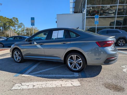 Used 2023 Volkswagen Jetta SE image 4