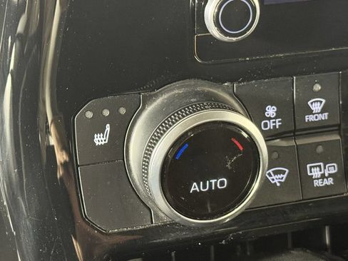 Used 2023 Toyota Highlander XLE AWD/4WD image 27