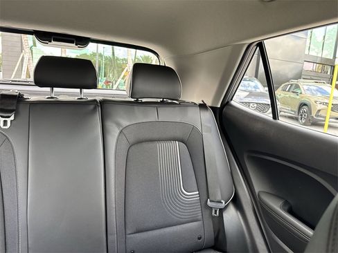 Used 2024 Hyundai Venue Limited image 20