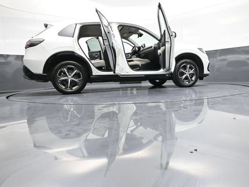 Certified 2024 Honda HR-V EX-L image 47
