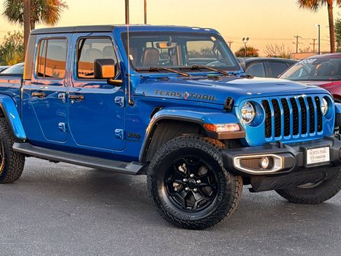 Used 2022 Jeep Gladiator Sport image 2