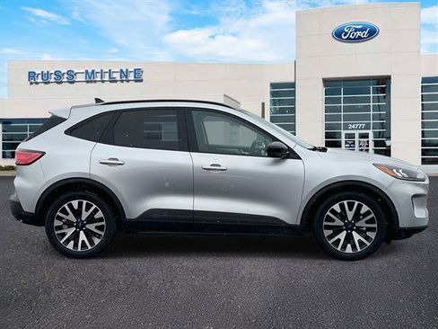 Used 2020 Ford Escape SE Sport image 2