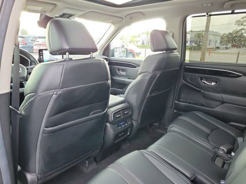 Certified 2025 Honda Pilot Touring image 10
