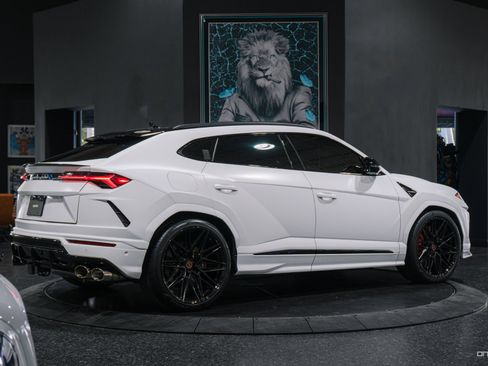 Used 2019 Lamborghini Urus image 44