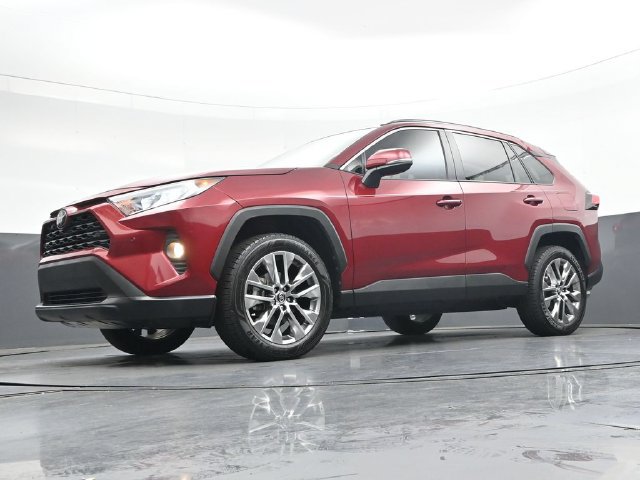 Used 2020 Toyota RAV4 XLE Premium FWD image 37