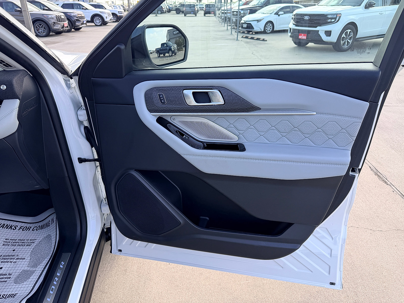 Used 2025 Ford Explorer Platinum w/ Ultimate Package AWD/4WD image 13