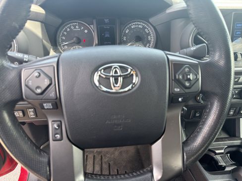 Used 2016 Toyota Tacoma TRD Off-Road AWD/4WD image 13