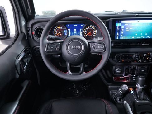 Used 2024 Jeep Wrangler Unlimited Rubicon AWD/4WD image 8