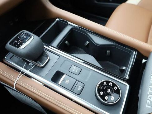 New 2026 Nissan Pathfinder Platinum AWD/4WD image 19