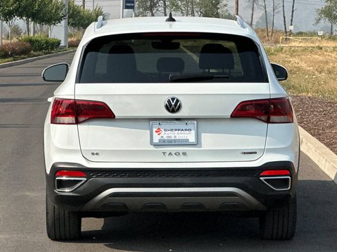 Used 2022 Volkswagen Taos SE AWD/4WD image 4