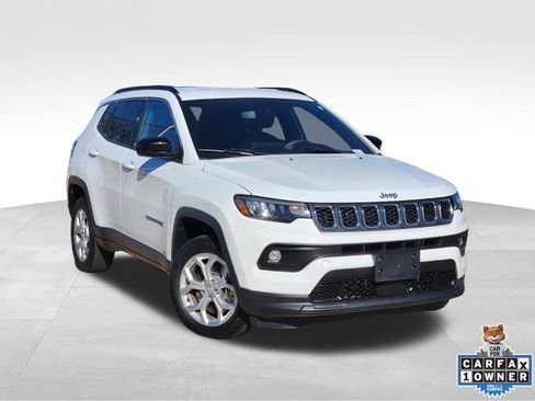 Used 2024 Jeep Compass Latitude image 1