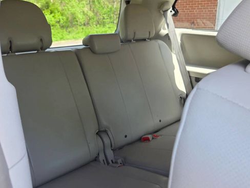 Used 2013 Toyota Sienna XLE image 29