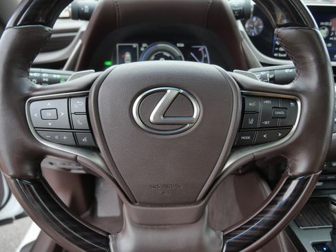 Used 2019 Lexus ES 300h w/ Accessory Package 2 image 25