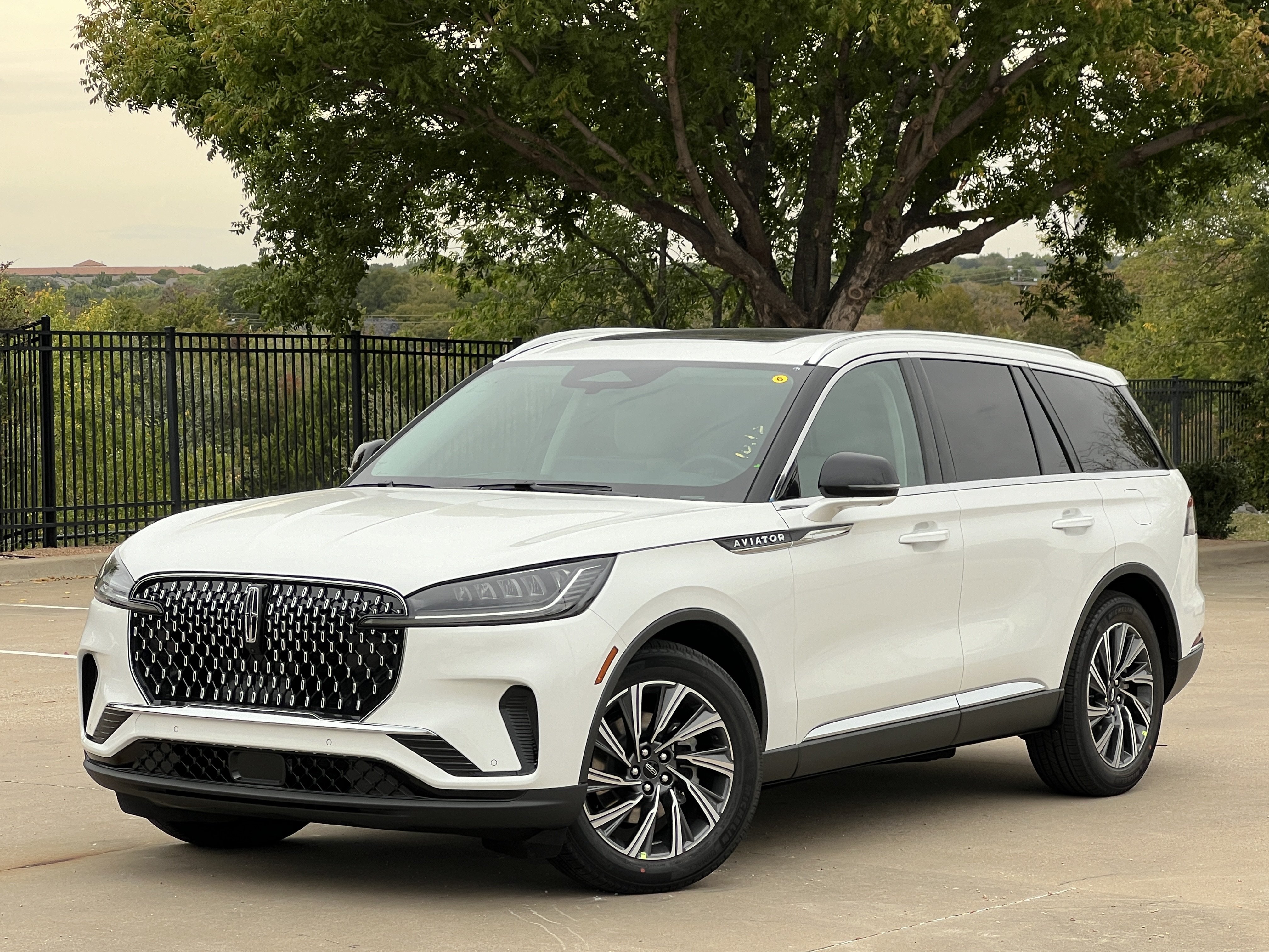 New 2027 Lincoln Aviator 2WD image 2