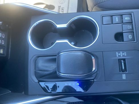 Used 2023 Toyota Highlander LE image 29