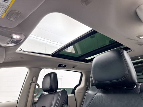 Used 2019 Chrysler Pacifica Limited FWD image 3