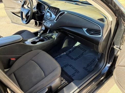 Used 2021 Chevrolet Malibu LT FWD image 35
