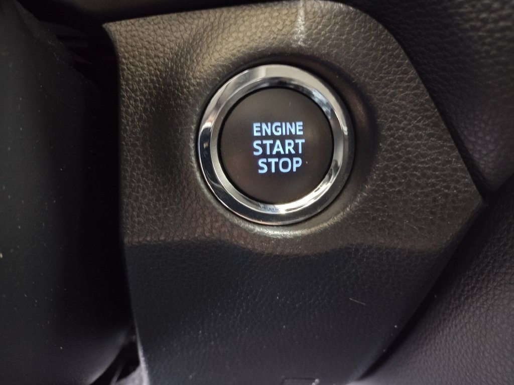 Used 2022 Toyota RAV4 XLE w/ XLE Grade Weather Package AWD/4WD image 31