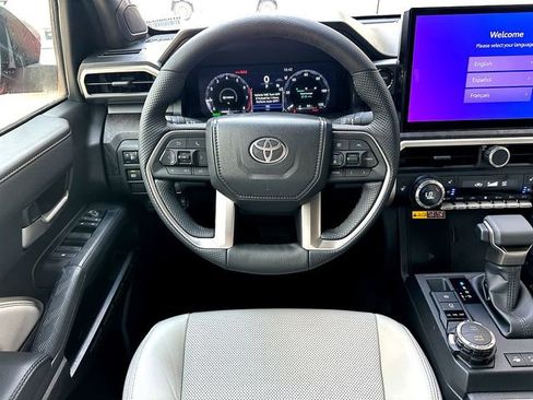 Used 2025 Toyota Tacoma Limited AWD/4WD image 21