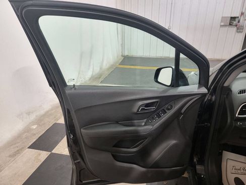 Used 2018 Chevrolet Trax LS AWD/4WD image 10