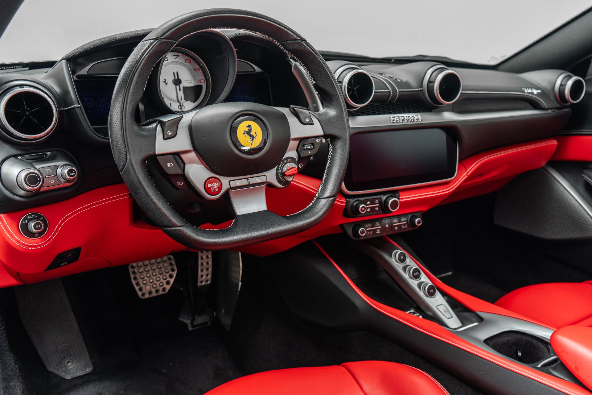 Used 2019 Ferrari Portofino RWD image 13