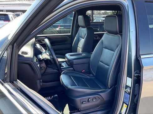 Used 2023 Chevrolet Suburban Premier image 23