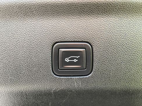 Used 2024 GMC Yukon SLT w/ SLT Premium Package AWD/4WD image 10