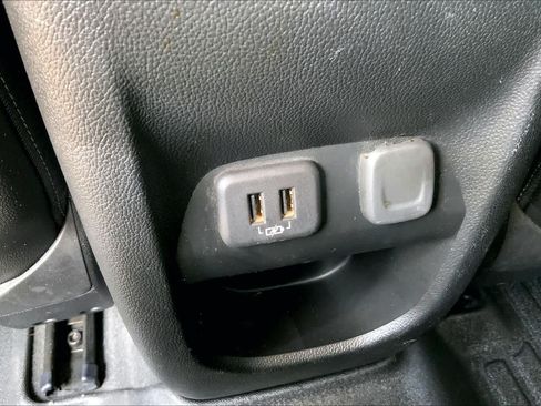 Used 2022 Chevrolet Colorado Z71 AWD/4WD image 35