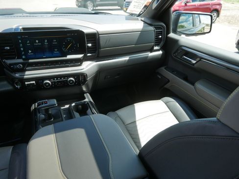 Used 2023 Chevrolet Silverado 1500 ZR2 w/ Technology Package AWD/4WD image 11