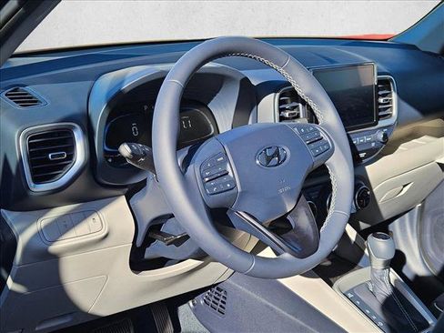 New 2025 Hyundai Venue Limited image 3