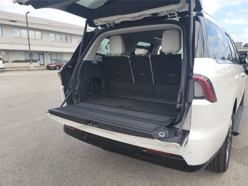 New 2026 Lincoln Navigator Reserve image 22