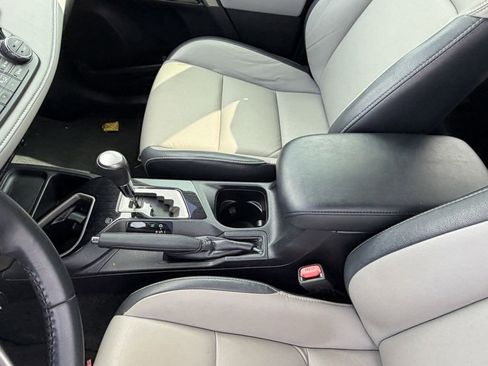 Used 2018 Toyota RAV4 Limited FWD image 19