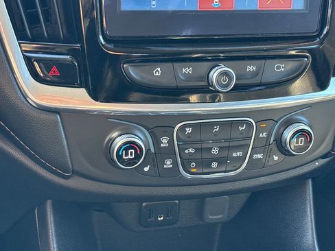 Used 2019 Chevrolet Traverse LT w/ LT Premium Package image 21