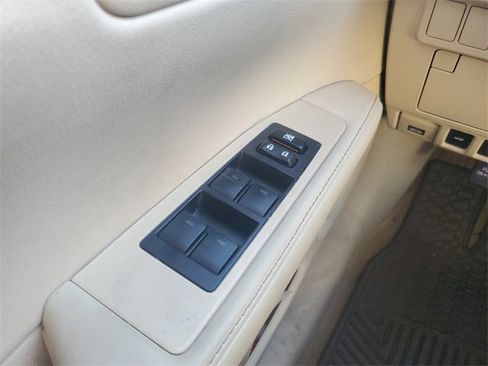 Used 2013 Lexus ES 300h image 27