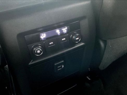 Certified 2023 Chevrolet Traverse LT image 11