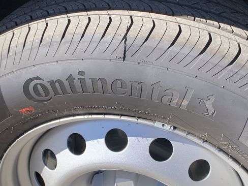 New 2025 Ford Maverick XL image 13