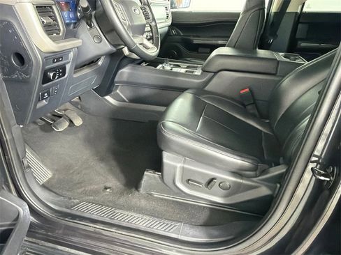 Used 2024 Ford Expedition XLT image 10