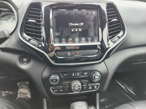 Used 2019 Jeep Cherokee Overland AWD/4WD image 33