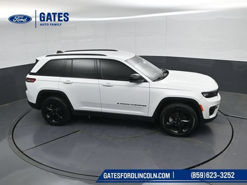 Used 2023 Jeep Grand Cherokee Limited w/ Black Appearance Package AWD/4WD image 48