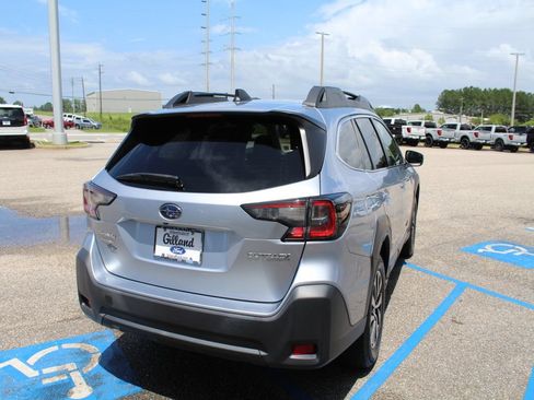 Used 2023 Subaru Outback Premium AWD/4WD image 6