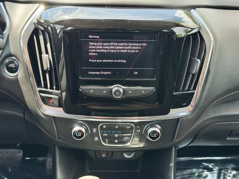 Used 2021 Chevrolet Traverse LT FWD image 19