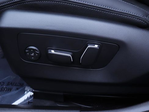 Certified 2025 BMW 530i image 23