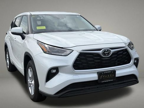 Used 2023 Toyota Highlander LE FWD image 8