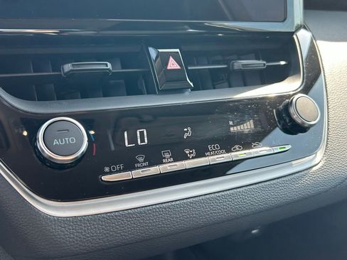 Used 2025 Toyota Corolla LE FWD image 32