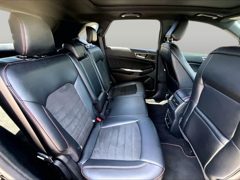 Used 2022 Ford Edge ST-Line w/ Class II Trailer Tow Package AWD/4WD image 38